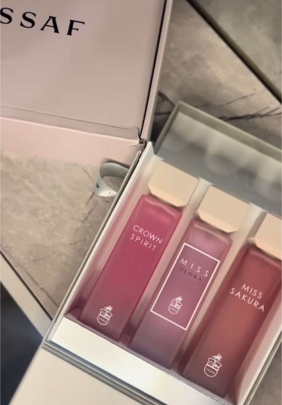 وصل عطر العيد💅🏼✨ #اكسبلورexplore #مالي_خلق_احط_هاشتاقات #fypツ #عطر_العيد #عساف #عيد_سعيد #tiktok #viral #الشغب_الصيني_مال_حال😂😂 #الرياض #بدون_موسيقى #بدون_هشتاق #foryou #f 