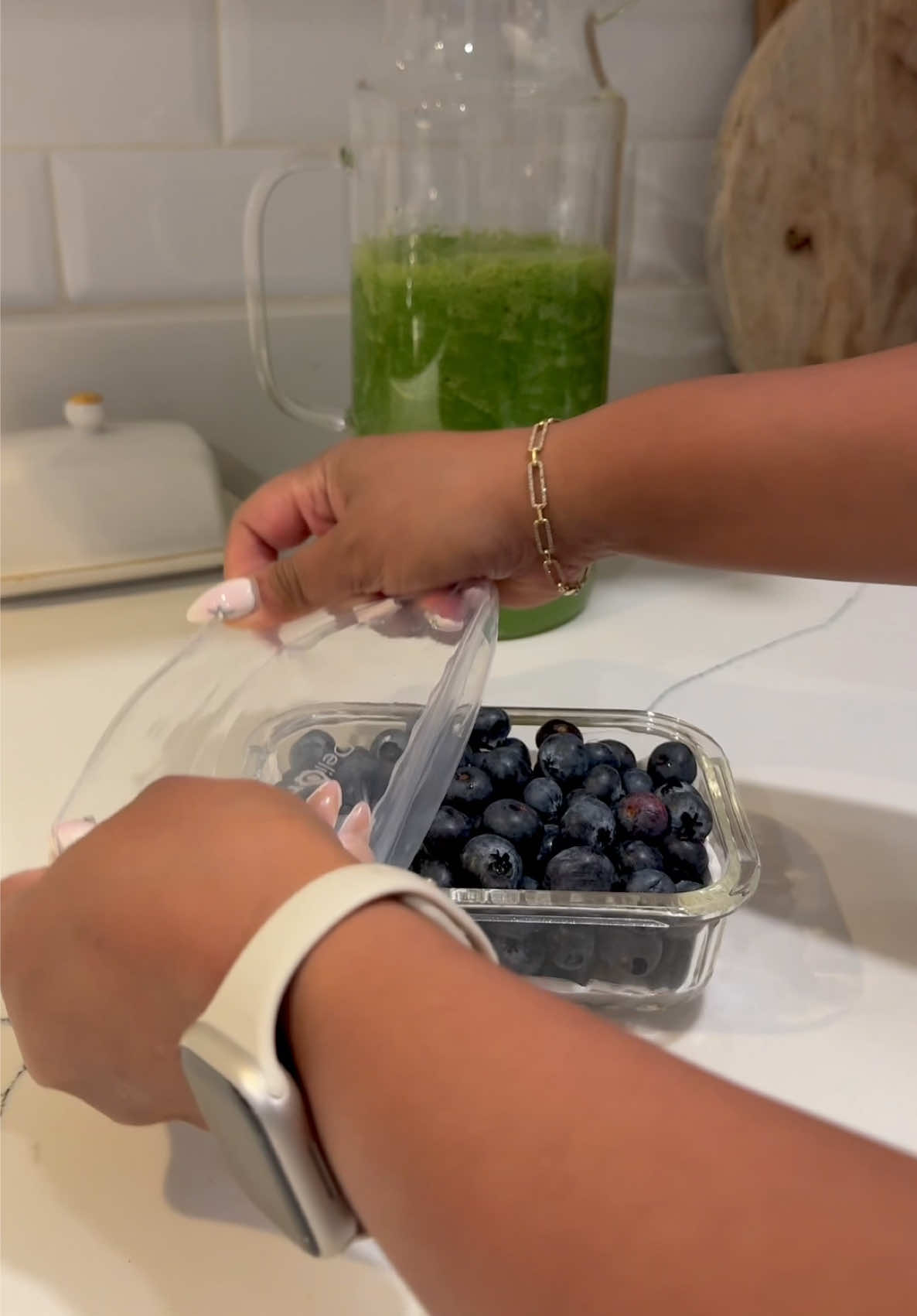 No more wasted fruits and veggies! 🍓 These silicone lid covers are a total kitchen essential. super stretchy, airtight, and reusable. Plus, they’re dishwasher-safe because who has time for extra dishes? Grab yours now! 🙌  #KitchenHacks #FoodSaver #SiliconeLids #KitchenEssentials #WasteLess #TikTokShopFinds