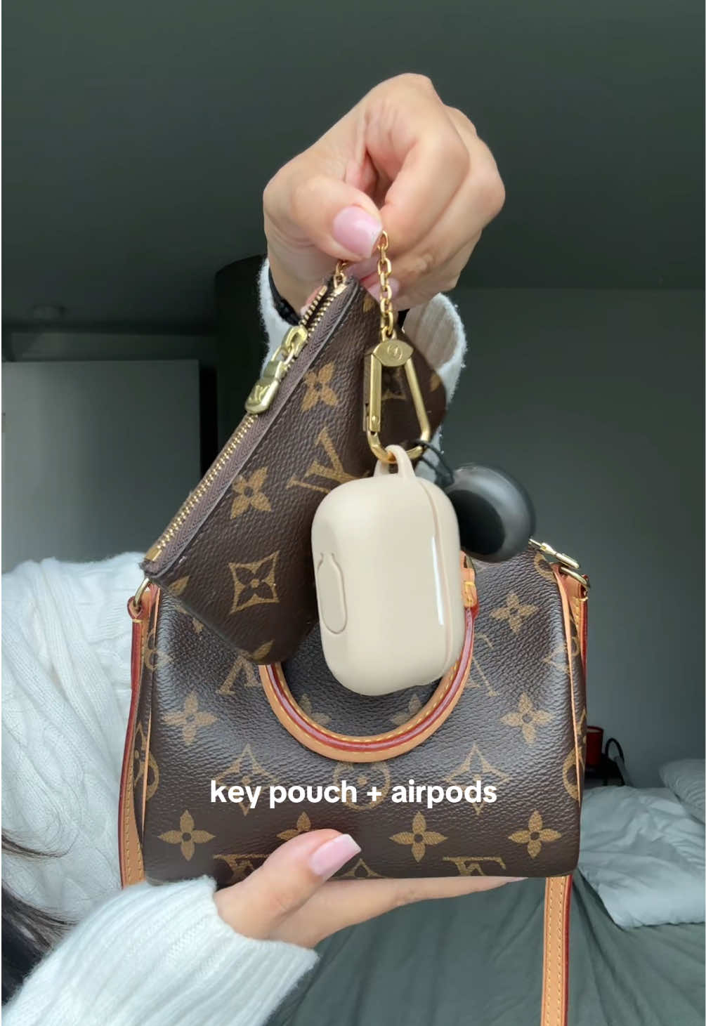 Switching to my little bb 🥰 #nanospeedy #louisvuitton #speedy #minipurse #minibag @LoopEarplugs @elfcosmetics @Summer Fridays @Olehenriksen @CASETiFY @Chomps @THE OUAI 