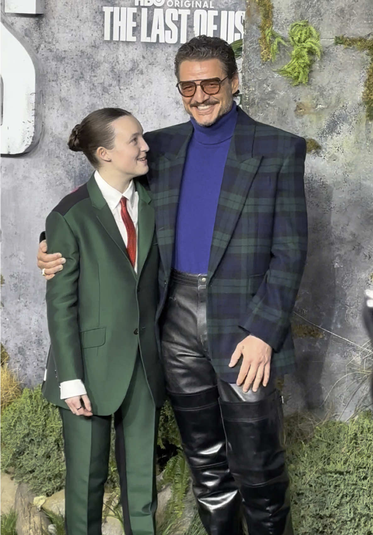 #pedropascal and #bellaramsey pose together at the premiere of #thelastofus season two #tlou #tlou2 