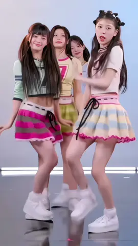 #MOKA fancam ☆ @⤿ძᥱ𝖿ᥒ𖹭sі𝗍ᥲ❕💭ˊ- | watching twd with my dad, i don’t like how they changed the intro #moka #fancam #fyppppppppppppppppppppppp #illit 