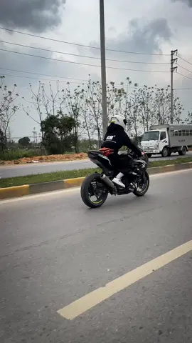 Mang con xe đẹp ngang tầm phân khúc tới đây🖤🏍️  #xuhuong #viral #ĐManh17TB #pkl #yfp #motorcycle #biker #ninja400 