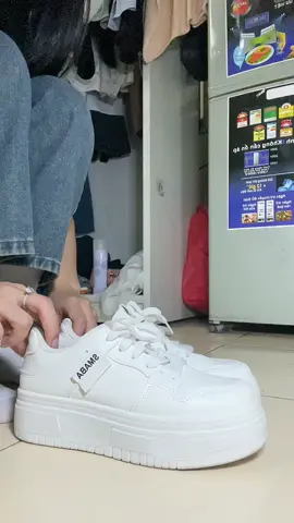 Trời ơi đôi này xinh mê luôn ý 🤩 sắm ngay nha các nàng ơi 🥰 #giaydep #giayxinh #giaythethao #giaysneaker #giaytrang #giaytrangnu #outfit #xuhuong #fyp #trending 