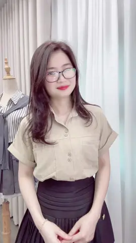 Sơ mi nhiều cúc dáng tay hến form vừa chất vải mềm mát #KimAnhTran #somi #somikieu #thoitrangnu #viral #xuhướng #hàngquảngchâu 
