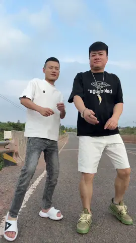 不知道拍啥了，赶快推荐点音乐给我#热门推荐 @街角 @🇨🇳哥哥 @村长 @K、D @OK酷 @Nīcĥ Nīcĥ 🍀🥰 