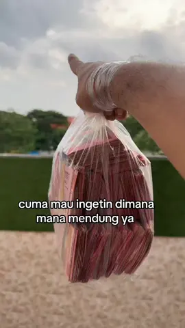 Pamer uang THR Di sana Mendung  Di sana Mendung  Di sana Mendung THR THR THR 🤣🤣🤣 #thr #lebaran #disanamendung  #disanamendungparodi  #lucu  #lucungakak  #lucubanget  #pameruang  #fyppppppppppppppppppppppp  #fyp  #tiktok  #tiktokviral  #tiktoknews  #jprodesain  #hobbyngonten  #sobat  #sobatngaret  #sobatngaritnusantara 