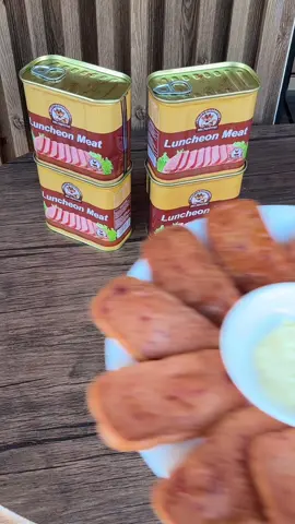 Masarap ulamin,ipalaman at papakin dahil malinamnam at hindi maalat .kaya pwedeng pwede din baunin ng ating mga chickiting 😋 #luncheonmeat #mrsquirrelluncheonmeat #snackroom02 #ks012119 #fyp 