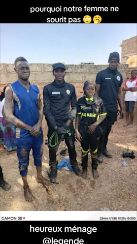 pourquoi notre femme ne sourit pas 🙄🙄🤧 #tiktokburkinafaso🇧🇫🇧🇫🇧🇫🇧🇫 #227🇳🇪 #Ib #burkinatiktok🇧🇫 #eauxetforetburkinafaso #videoviral #creatorsearchinsights 