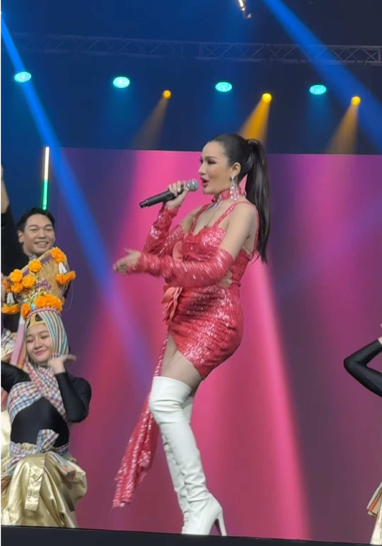 ตั้งโอ๋ มิสแกรนด์ชัยภูมิ 𝗧𝗵𝗲 𝗚𝗿𝗮𝗻𝗱 𝗖𝗼𝗻𝗰𝗲𝗿𝘁 “ลูกทุ่งมหาชน” คอนเสิร์ตครั้งแรกของ Top12 Grand Voice พร้อมโชว์พิเศษจาก “อิงฟ้า วราหะ” 🎙️✨ #MGT2025AStarIsBorn  . #MissGrandSoftPowerOfThailand #MissGrandThailand #MissGrandThailand2025 #WeAreGRANDthe1andOnly #เวทีอันดับ1ของประเทศไทย  #มิสแกรนด์เวทีเพื่อประชาธิปไตย #นับจากนี้ทุกพื้นที่มีแต่แกรนด์