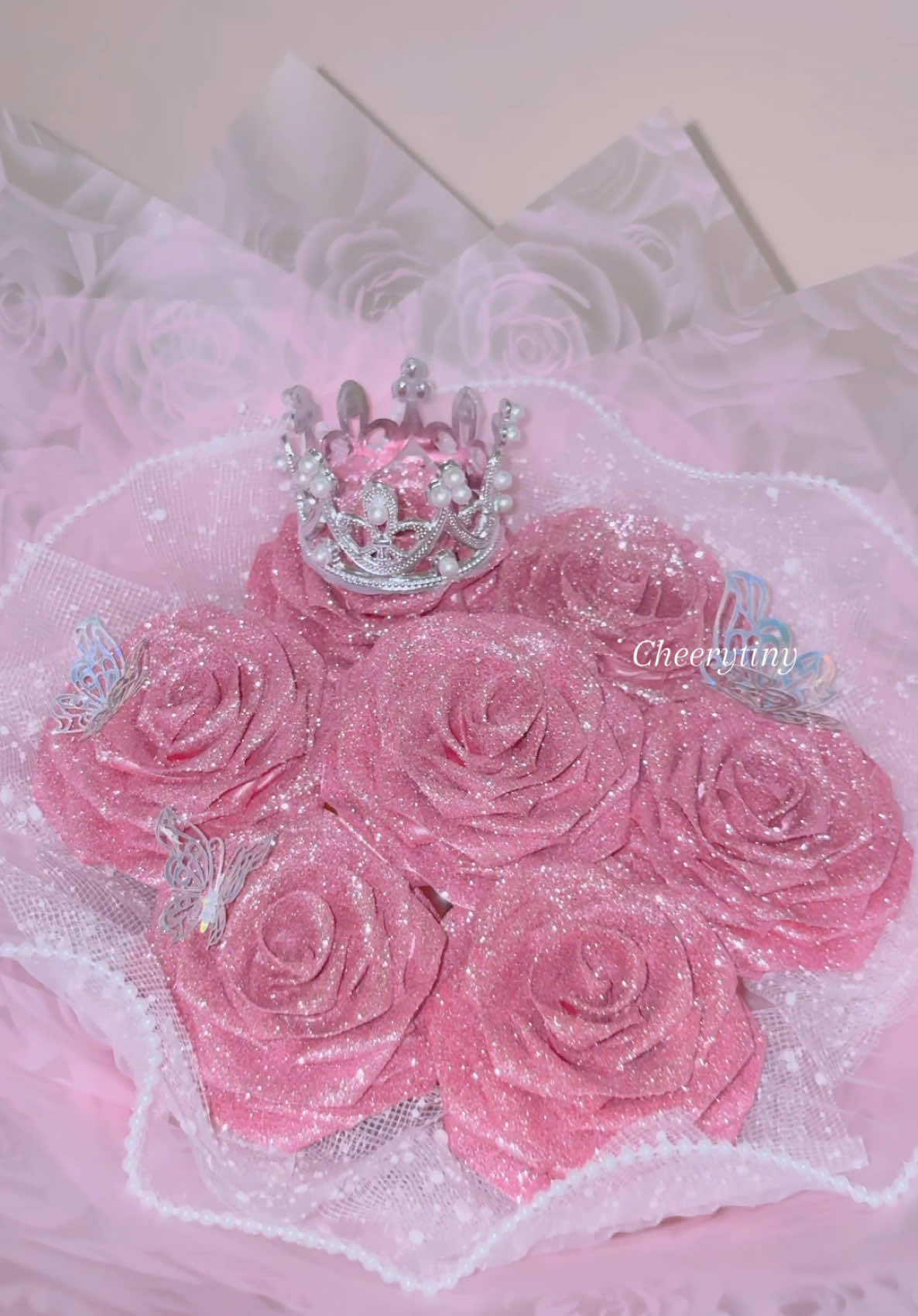 เมษาคิวว่างวันที่ 5 เมษา เป็นต้นไปนะค้า 💖✨🌹 #cheerytinyflower #ดอกไม้ลาดกระบัง #กุหลาบกลิตเตอร์ #กุหลาบกากเพชร #กุหลาบริบบิ้น #ribbonrose #เซอร์ไพรส์ #ของขวัญให้แฟน #ช่อดอกไม้ #ของขวัญครบรอบ #ของขวัญวันเกิด #ของขวัญปัจฉิม #ฟีดดดシ #fyp 