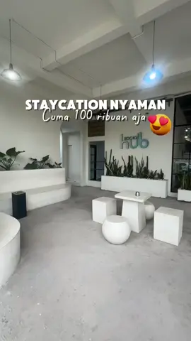 Kalo kamu punya uang 100ribuan mending aku saranin buat staycation disini deh🫣 kamarnya nyaman, amanities lengkap, dan udah dilengkapi smart tv loh😍 #fyp #TravelHematRamadan #socialhub #rekomendasistaycation #staycationmurah #staycation100ribuan #staycationlowbudget 