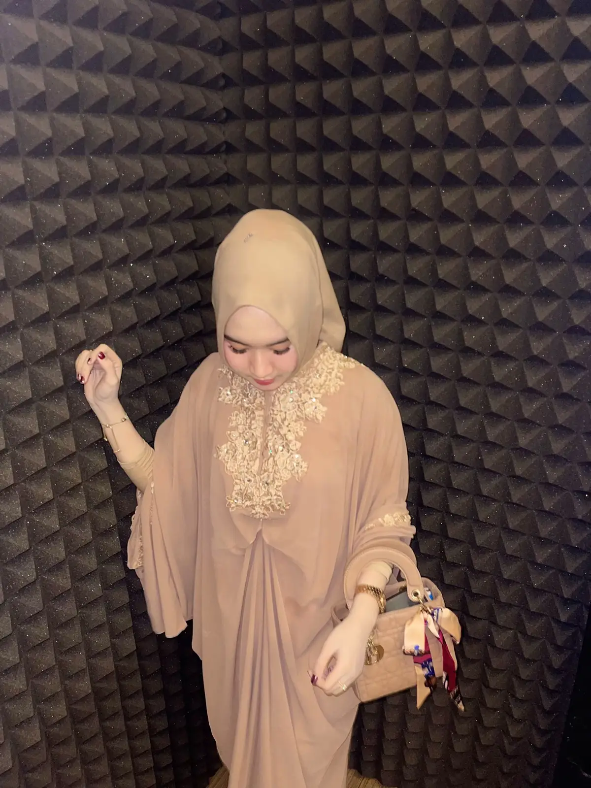 #bukber #ramadhan #dubai #outfitbukber #nofilter #kaftan #trend2025 #fotogeser #fypage #ceceenjell  