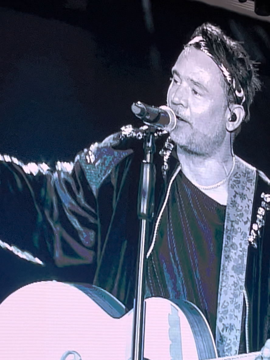 “UNA DE LAS NOCHES MÁS IMPORTANTES DE NUESTRAS VIDAS” 💫🖤 Hace dos años Tan Biónica anunció su vuelta a los escenarios en el Lolla Palooza y  Chano no pudo dejar de lado las palabras para agradecerle a su público que lo acompaña en todasss❤️‍🔥 La banda hizo de su repertorio una fiesta en el cierre del festival que cumplió diez años en la Argentinaaaa 🇦🇷🫶🏻