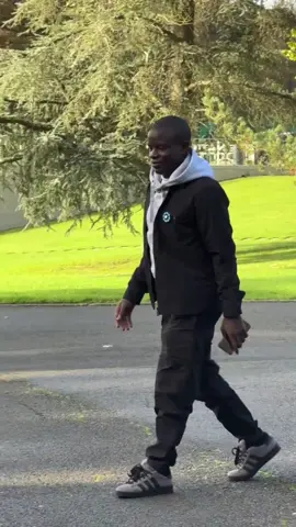 L'humilité de N'golo kanté et Adam Sandler. #ngolokante #adamsandler #pourtoi #fypage #foryouu #fyp #foryoupage #france #paris #america #fyyyyyyyyyyyyyyyy 