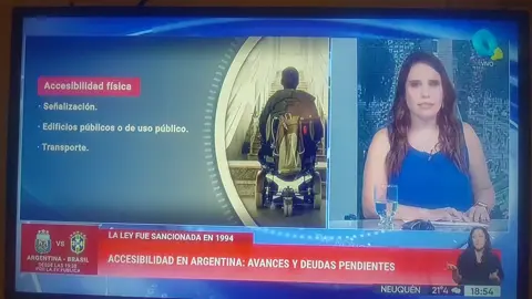 Esto es inclusion, una presentadora con disminusion visual en la television publica Argentina. 