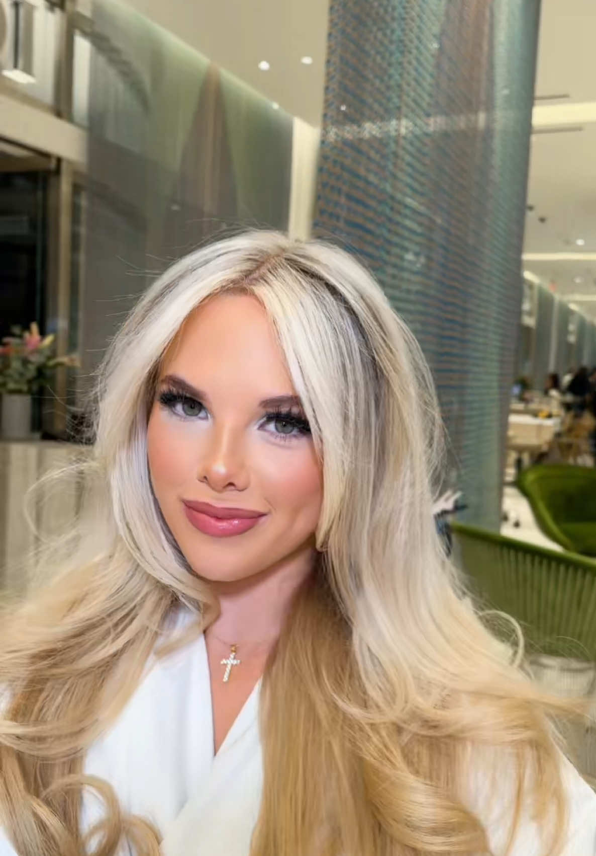 can’t get enough of this look ✨ #fyp #ellieblue #influencer #lasvegas #glam #transitions 