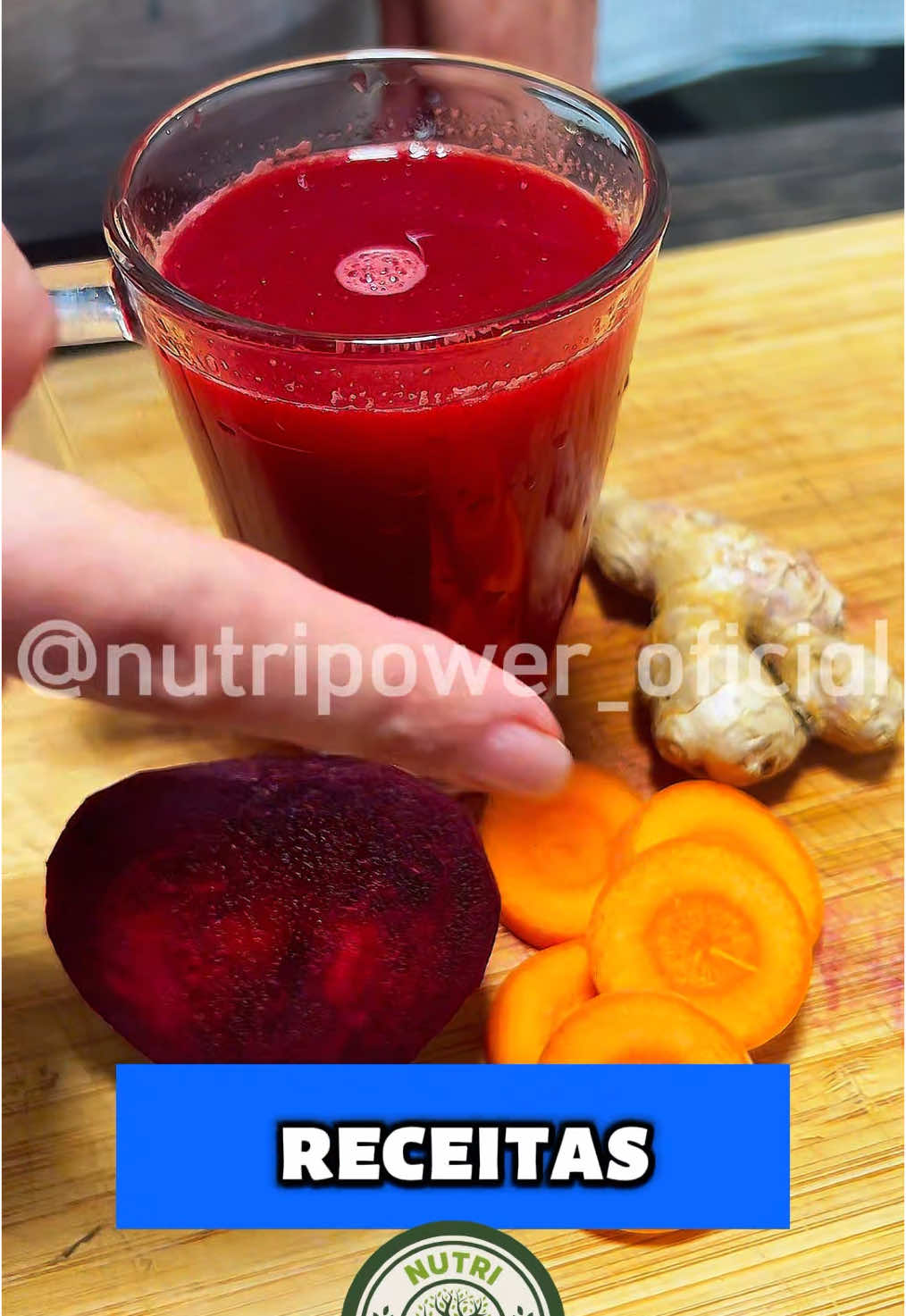 Beterraba para a circulação, cenoura para a vitalidade, e gengibre para a energia!#detoxnatural #naturalpower #saúdenatural #sucosdetox #sucosnaturais #imunidade #dicasnaturais #receitasfáceis #VidaSaudável #energy 
