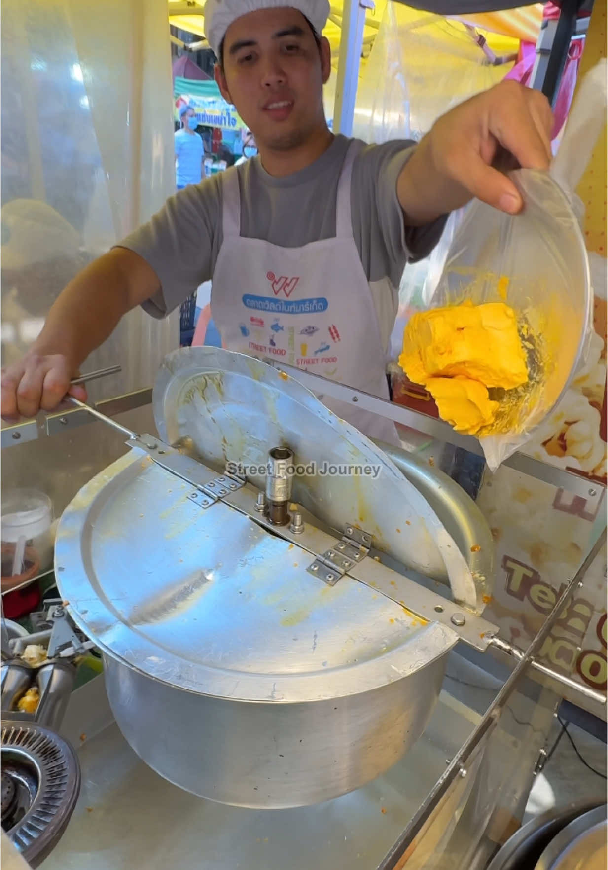 Very Easy! How To Make Sweet Popcorn In Thailand 🔍 Business name  Happy Popcorn 📍Address World Market  109/17 Thawi Watthana, Bangkok 10170, Thailand 💵 Price  30 baht/$ 1 USD #popcorn #snack #streetfood #thailand 