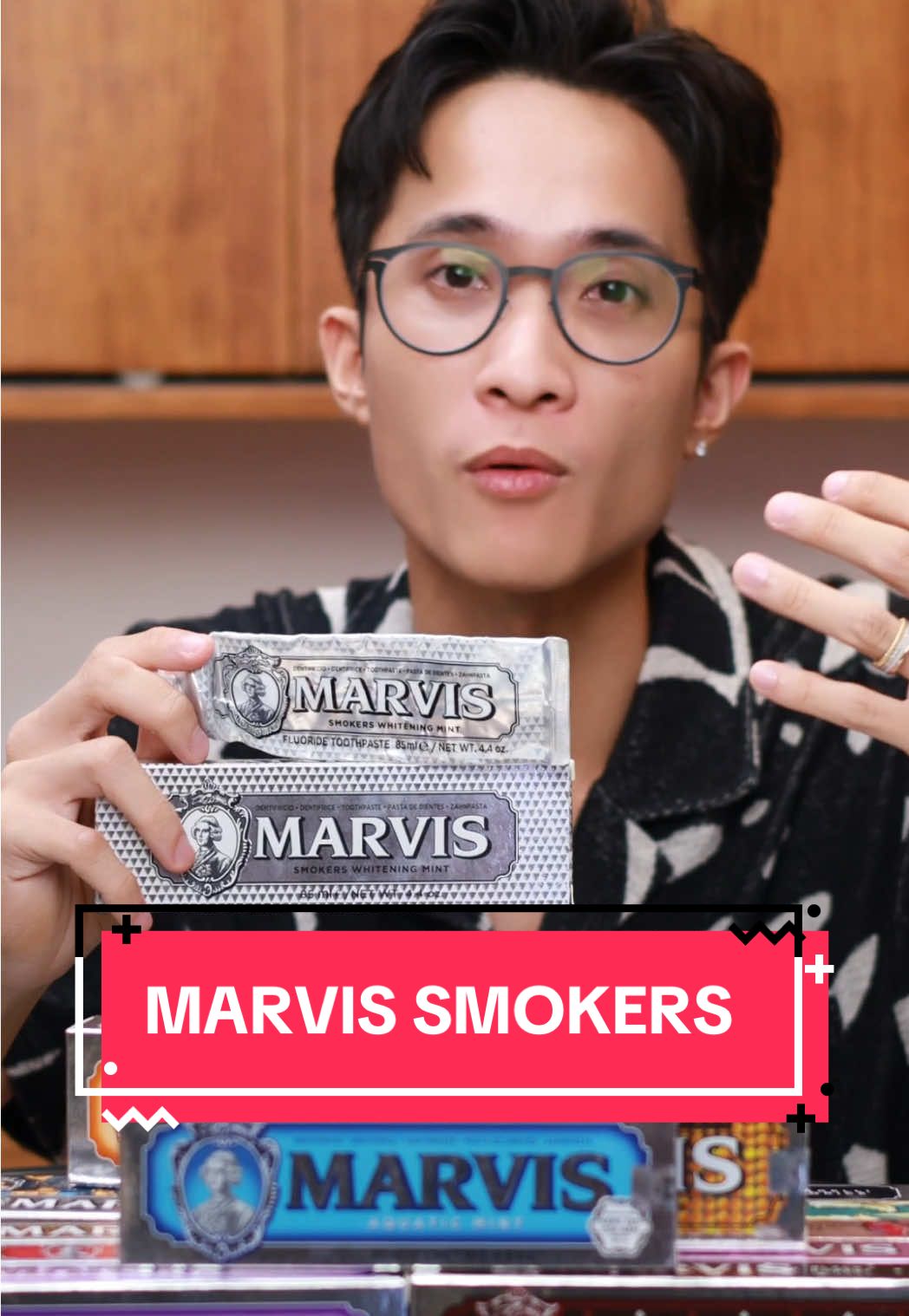 Marvis Smokers Whitening Mint đã có hàng lại rồi mọi người ơi. Con kem này hỗ trợ làm trắng răng ok lắm á, đặc biệt là những ai có thói quen hút thuốc hoặc uống trà, cà phê. Có thêm bạc hà giúp giảm tình trạng hôi miệng nữa, nghe thấy ok hong. Hàng mới về, tranh thủ kẻo hết nhen #lepthelittlekid #dichlep #tiktokmentor #LearnOnTikTok #blanc #marvis #kemdanhrang #chinhhang #whitening #mint #bacha #thuocla #trangrang #suckhoe #lamdep #tiplamdep #smoker 
