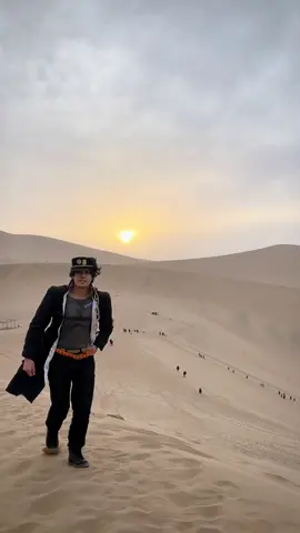 Looking for yellow weirdo  #jojo #jojosbizarreadventure #jjba #jjbacospay #jojocosplay #jotaro #jotarokujo #anime #animecosplay #desert 
