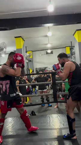 Effective Kickboxing Combo 🥊 YouTube: UrsachiTeam 🥊 Instagram: fightliux, boxingliux, ursachi.team, ursachi.official 🥊 #kickboxing #kickboxingk1 #kickboxingtraining #k1 #combos #technique #fighter 