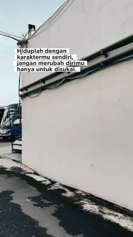 be yourself🫵🤙😎 #fyp #fyppppppppppppppppppppppp #Ramadan #specialramadhan #adiputro #jb5 #bus #sinematikbus #buspariwisata 