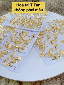 Hoa tai Titan không và không phải không bay màu mà giá chỉ có mấy chục ca thôi à có chị em nhanh tay vào mua đi ạ#trendingt #trangsucvangbaccaocapt #hoa tai