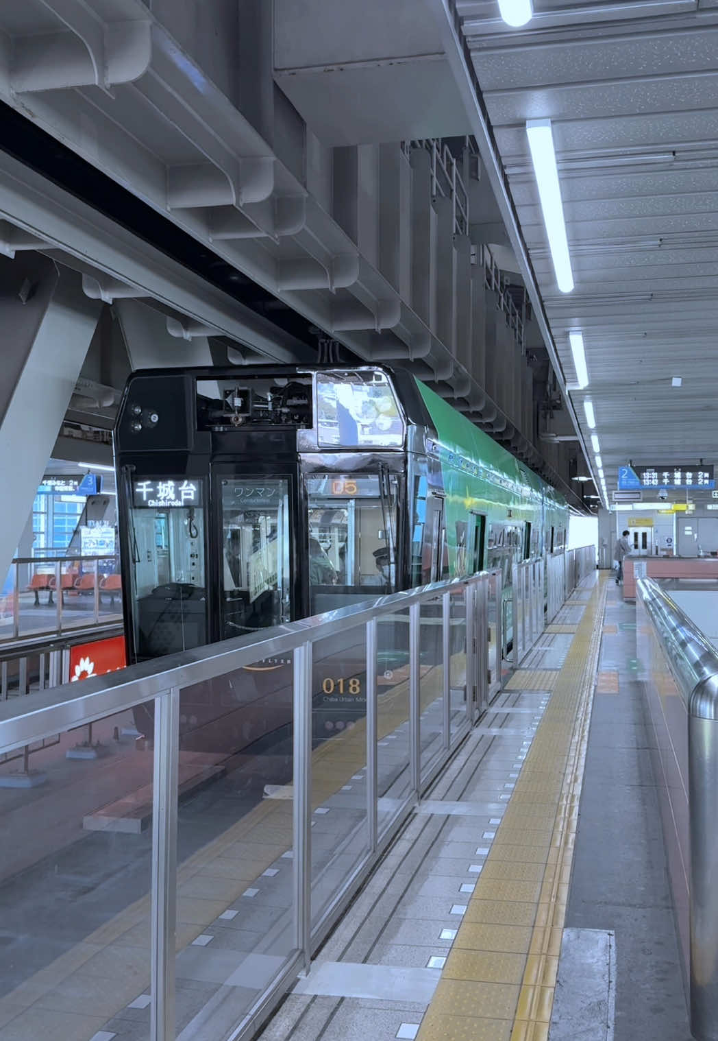 🇯🇵Chiba Monorail Train at Chiba Station 