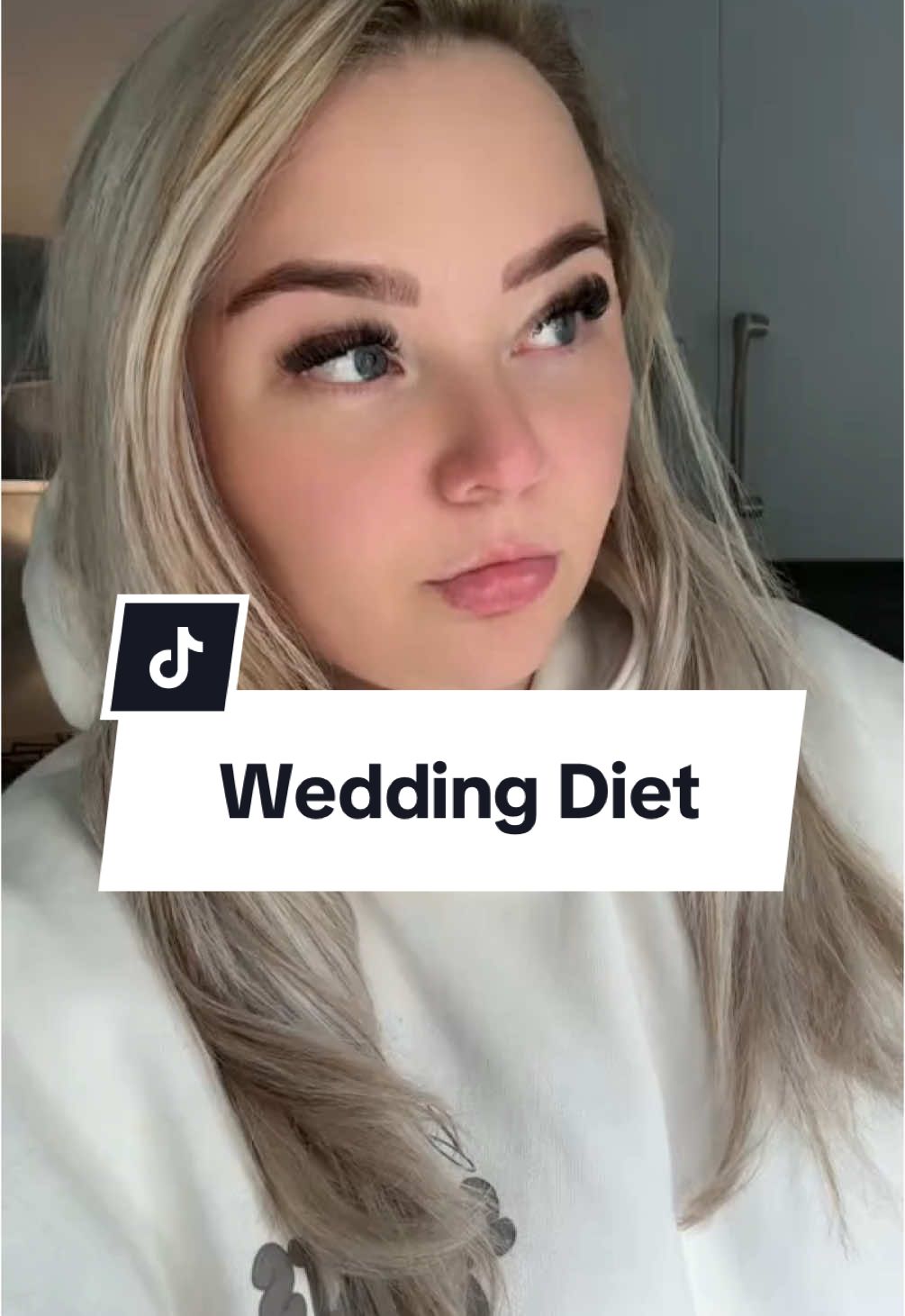 Put the Kinder Bueno downnnn Megan🍫👰🏼‍♀️🤍!! #weddingdiet #bridediet #weddingplanning #bridetok #christmaswedding #personalisedwedding #2026bride #fyp #2026bride #engaged #scottishwedding #winterwonderland #letsgetmarried #weddingday 