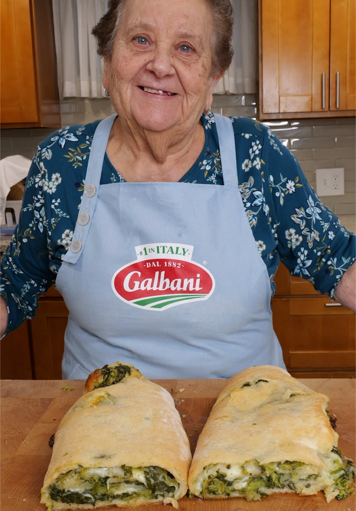 Nonna Pia’s Homemade Stromboli 👵🏻❤️@Galbani Cheese #ad #nonnapia #homemade #stromboli 