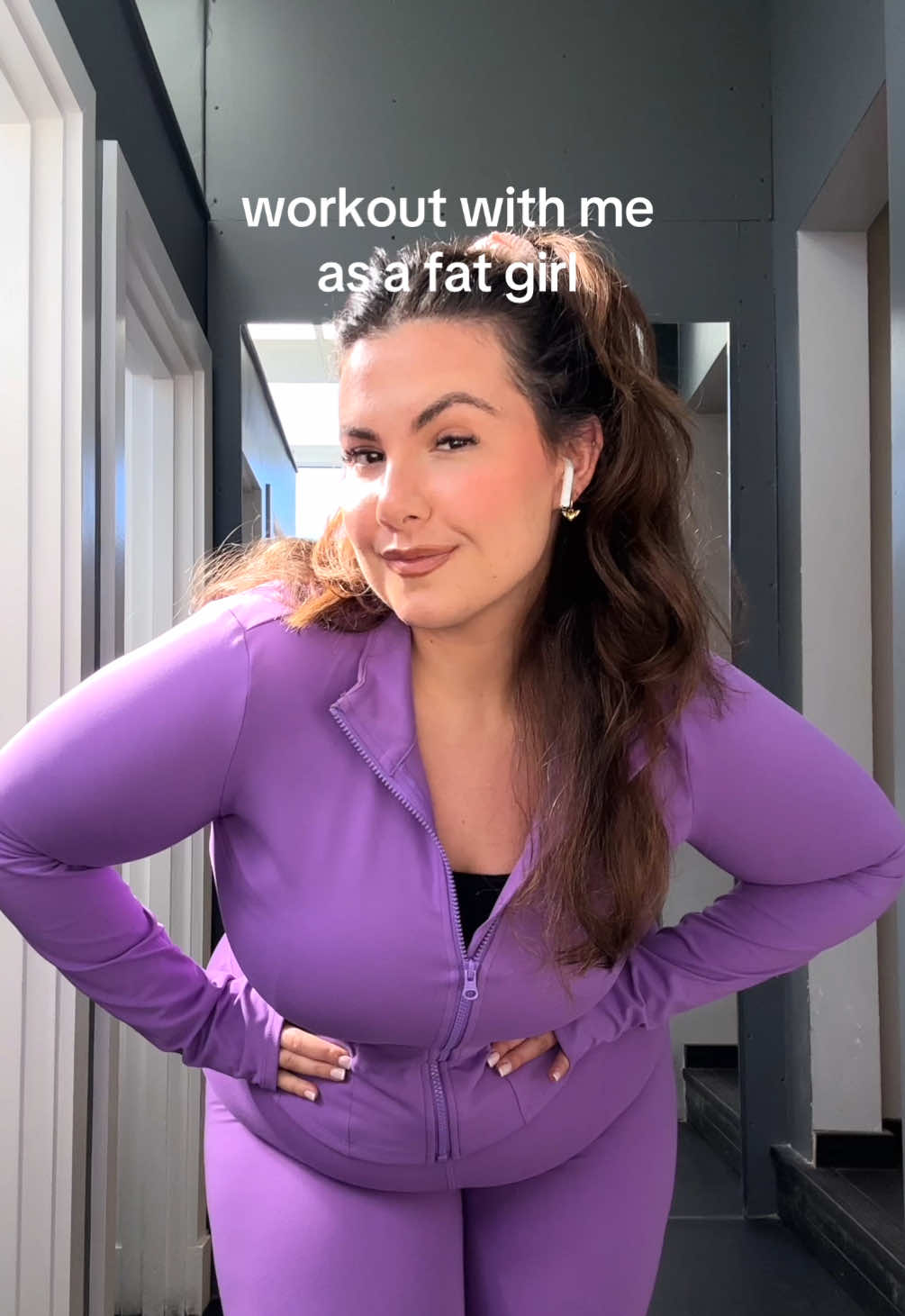 Just a fat girl in the gym making my 🍑 rounder & my confidence louder! 💕✨ Hip thrusts, single-leg RDLs & good mornings = the secret to the peach of my dreams 🍑💖 Here’s your reminder that strong, soft & stunning can all exist together! #curvyandconfident #glutegains #fatgirl 