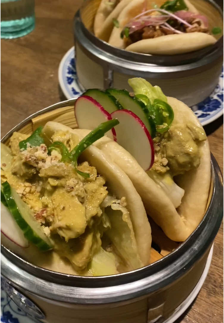 Come with us to Ms Bao! Some of the best Asian Fusion in Kingston 🌏🥢🥟. Where should we go next!? #FoodTok #foodies #queensuniversity #kingstonontario #foodreview #asianfusion #msbao 