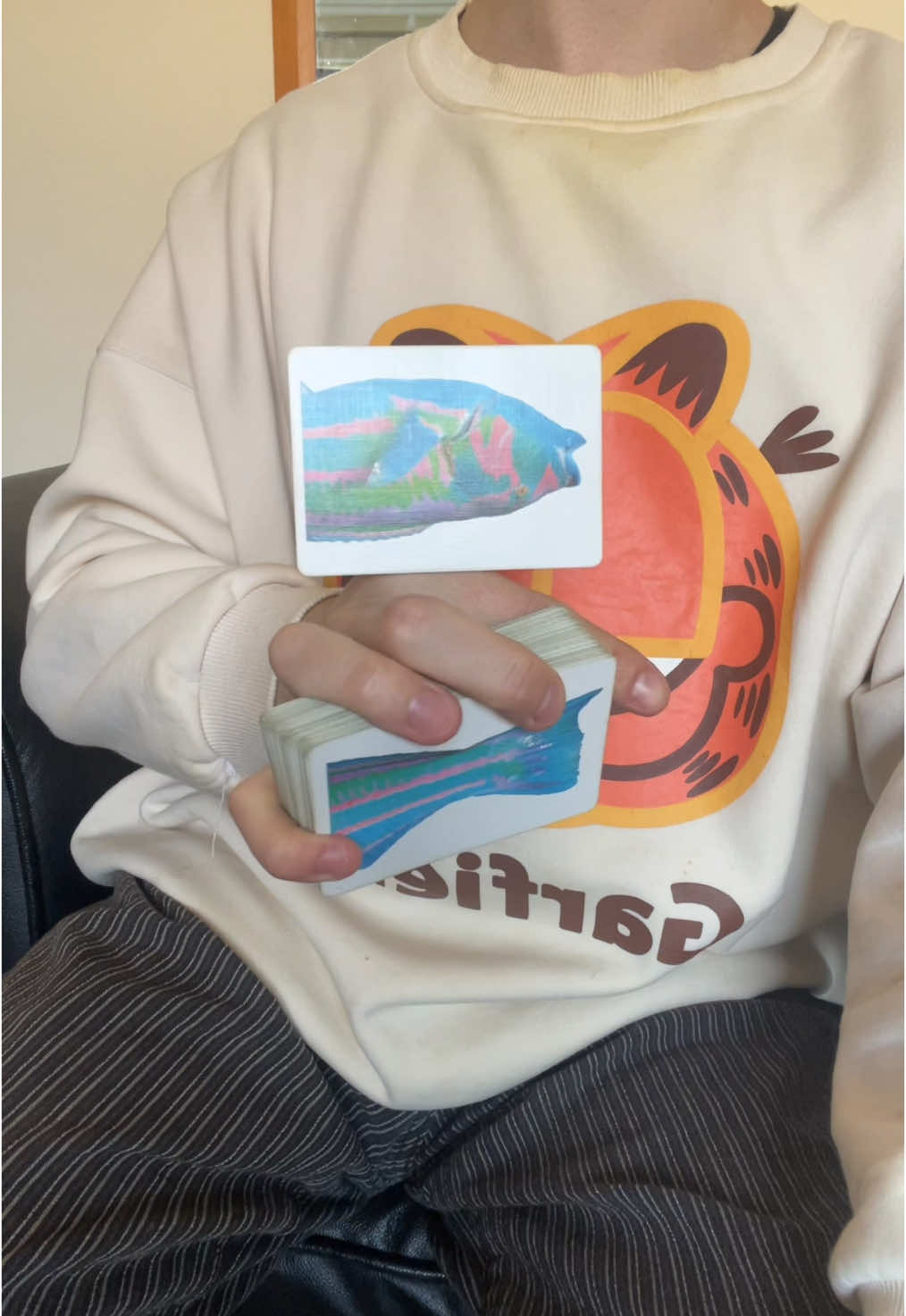 Average poker night shuffles #cardistry 