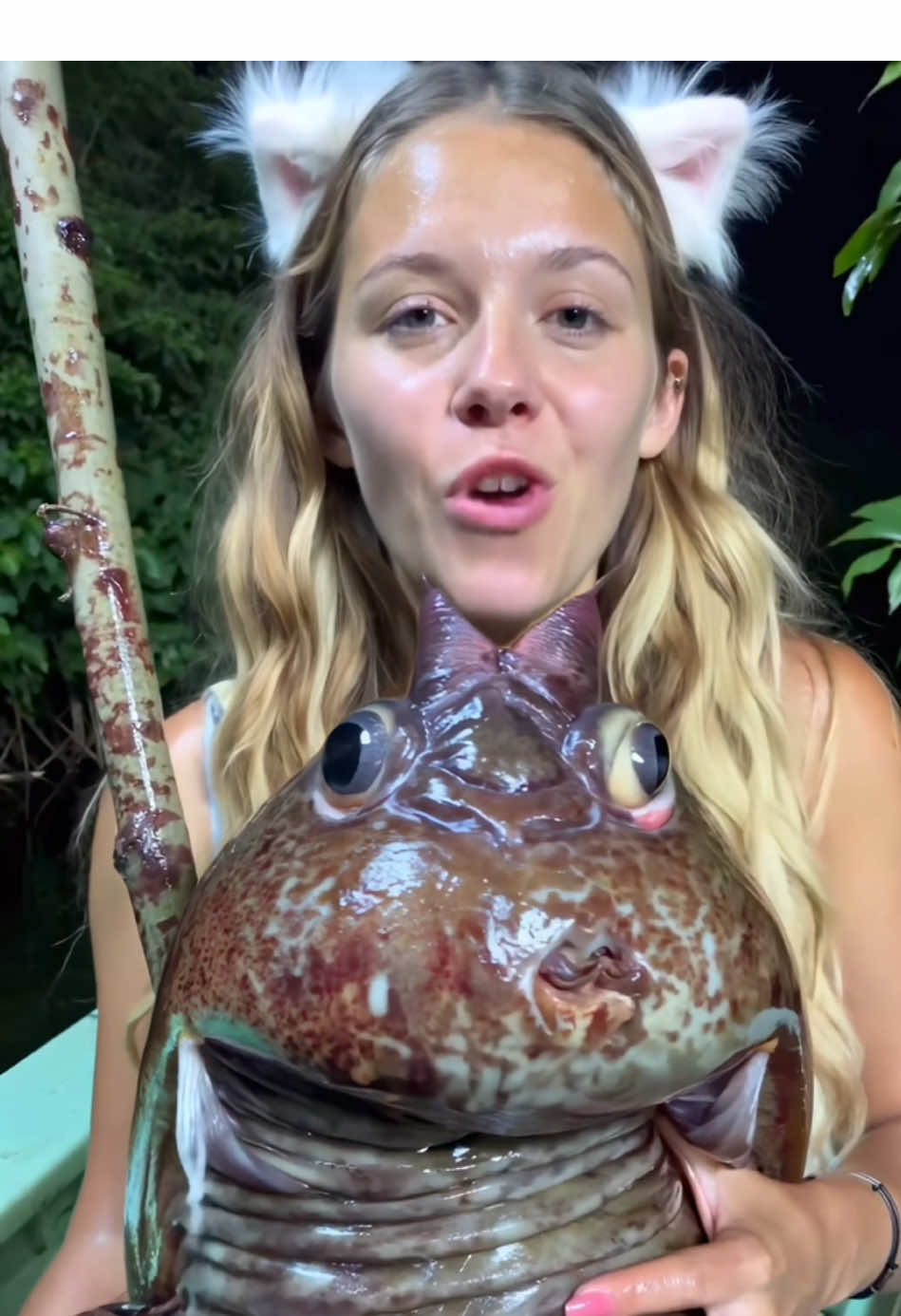 Swamp-ting #foundfootage #nightmarefuel #cryptidtiktok #weirdcreatures #swampcreature #seaslug #swampslug #swampegg 
