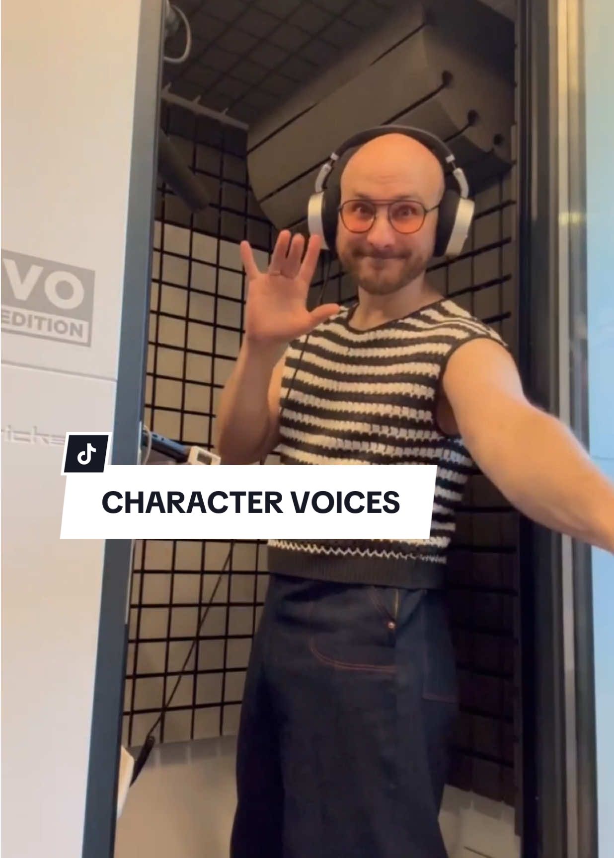 As a narrator, I like to think of a voice as a painter’s palette. #Narrator #vocaltips #audiobooknarrator #voiceacting 