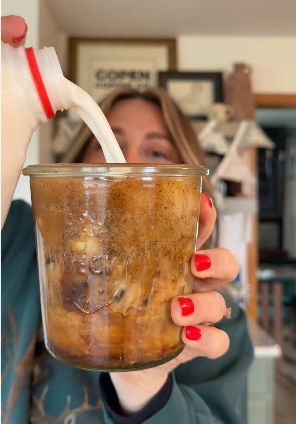 Happy Wednesday!!! #coffeechat #coffeetiktok #coffeeathome #icedlatte #shakenespresso #honeylatte #teddygrahamlatte #breville #coffeebar #brevillebaristaexpress #morningroutine #floatingshelfdiy 