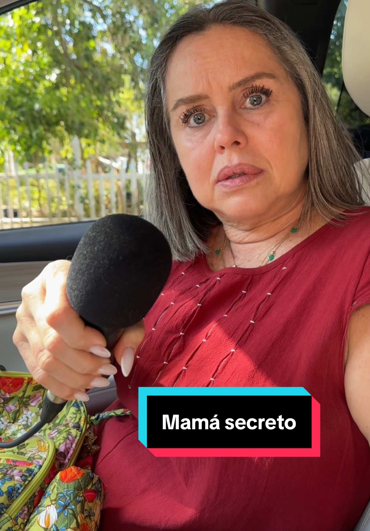 Mi mamá cuando le cuento un secreto 