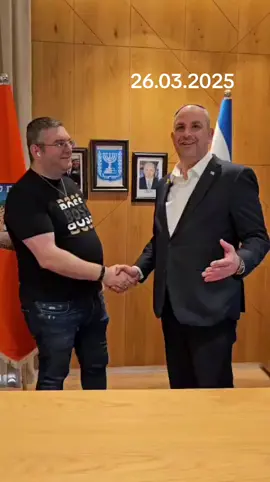 זכיתי להתארח בלשכתו של ראש העיר לוד. מצרף תיעוד שעלה מוקדם יותר ברשתות והתקשורת ברמלה ולוד: קשבנו בעזה  הגיע ללוד-* ראש העיר לוד עו