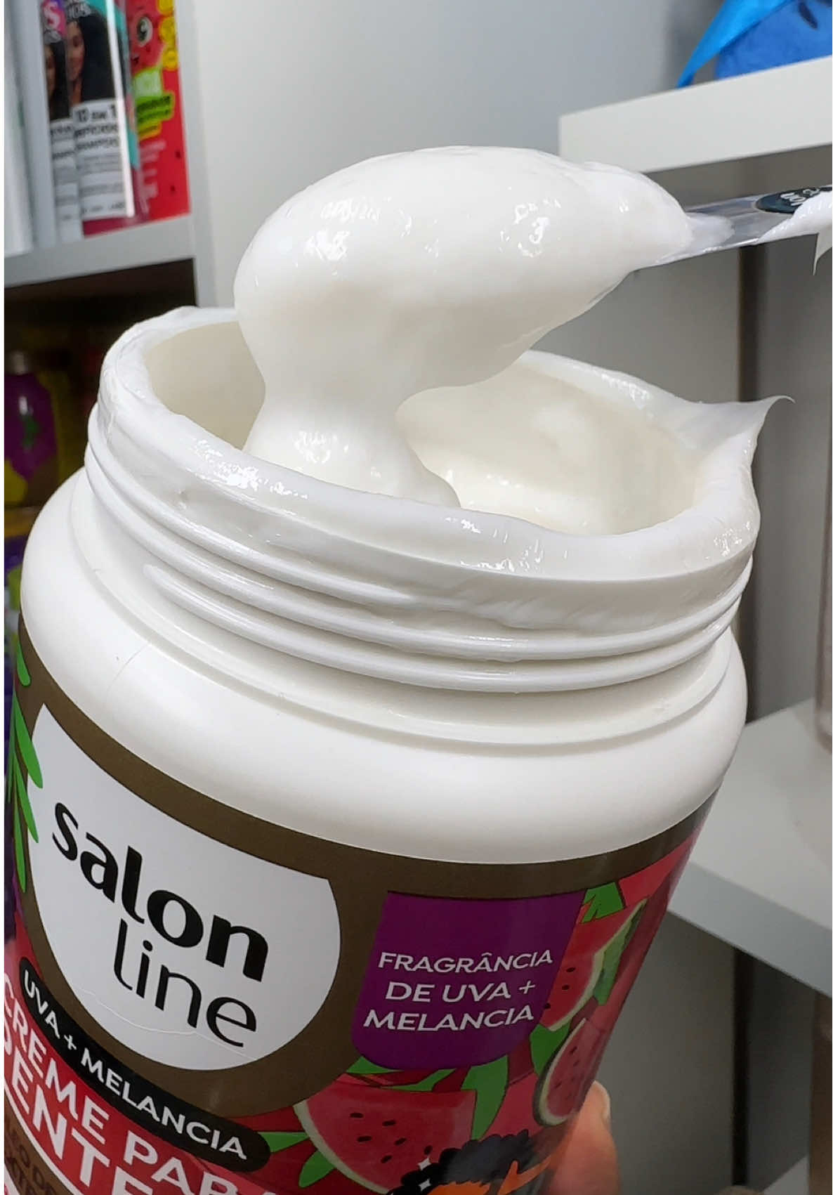 Uva + Melancia 🍇🍉 A combinação perfeita neh amigas, o novo creme de pentear a @Salon Line reúne essa combinação perfeita que a gente amaaaa 🥰🤌🏽 #SalonLine #CachosPerfeitos #Autocuidado #publisl #onesl @#todecacho 