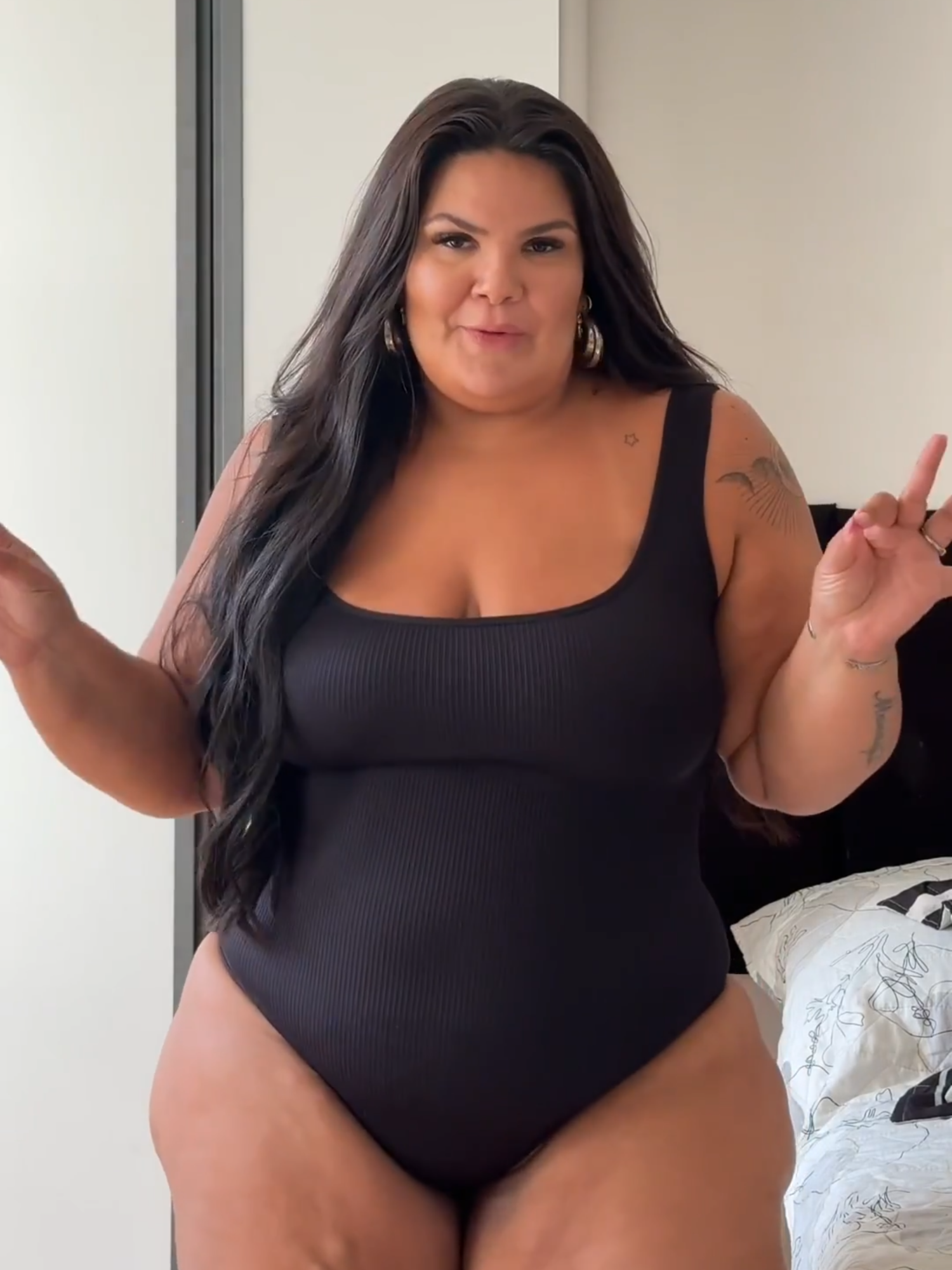 Já imaginou vestir roupas que te deixavam insegura e se sentir simplesmente incrível ao se olhar no espelho? ✨ O Body Shaper realiza esse sonho, modelando sua cintura e fazendo as gordurinhas desaparecerem! Com muito conforto e segurança, diga adeus às roupas que marcam ou incomodam.  Agora você pode se sentir livre para usar o que quiser, sem preocupação. Você merece esse cuidado! 💞 Aproveite: compre 1 Body Shaper e leve outro de graça! 💫 Corre no link da bio!   #Midastime #MidastimeTransforma #CintaModeladora #Modeladores #Shapewear