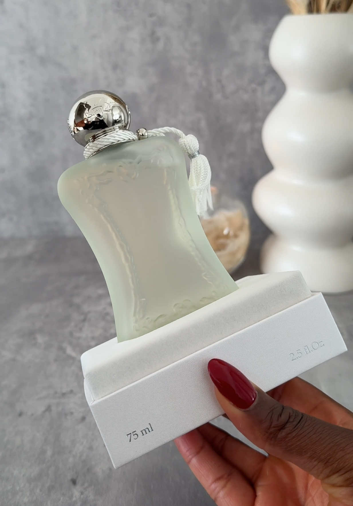 Unboxing a perfume that feels like silk on skin 🤍   Parfums de Marly Valaya is one of those perfumes that doesn’t scream - it whispers luxury. It’s clean, soft and radiant. It’s the kind of scent that feels like skin, but elevated. If you love perfumes that are classy, feminine and chic - then you will love this one 🥰  Have you tried Parfums de Marly Valaya before?🩷 - - - - - - - - - - - @Parfums de Marly  #womensperfume #womensfragrances #fragrancecommunity #parfumtiktok #FragranceLover #perfumes #perfumecollection #perfumecheck #perfumesforwomen#FeminineFragrances  #mostcomplimentedperfume #PerfumeAddict #FragranceGoals #PerfumeCommunity #sotd #darkfeminine #scentoftheday #scentofthenight #perfumetiktok #perfumetok #fragrances #fragrancetiktok #fragrancetok 