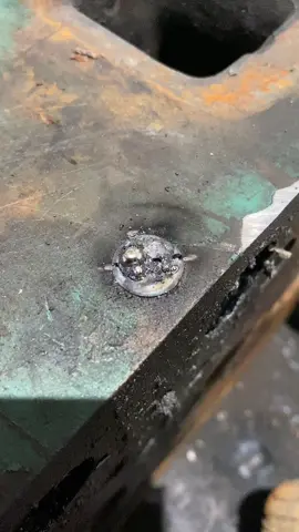 Sacando parafuso #soldador #soldadura #solda #soldadores #welding #welder #soldagem #metal #a #tig #serralheria #industria #metalurgica #engenharia #serralheiro #weld #metalurgia #soldar #ferro #soldadora #estruturametalica #weldernation #mig