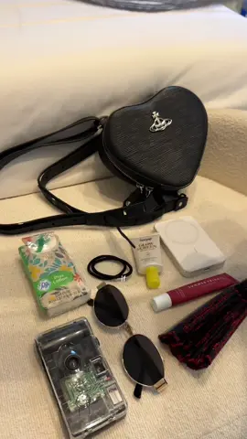 Coachella bag essentials 🎡☀️🪩🦋  #coachella #coachellacamping #coachellatips #coachellapacking #coachella2024 #coachella2025 #coachellafestival 