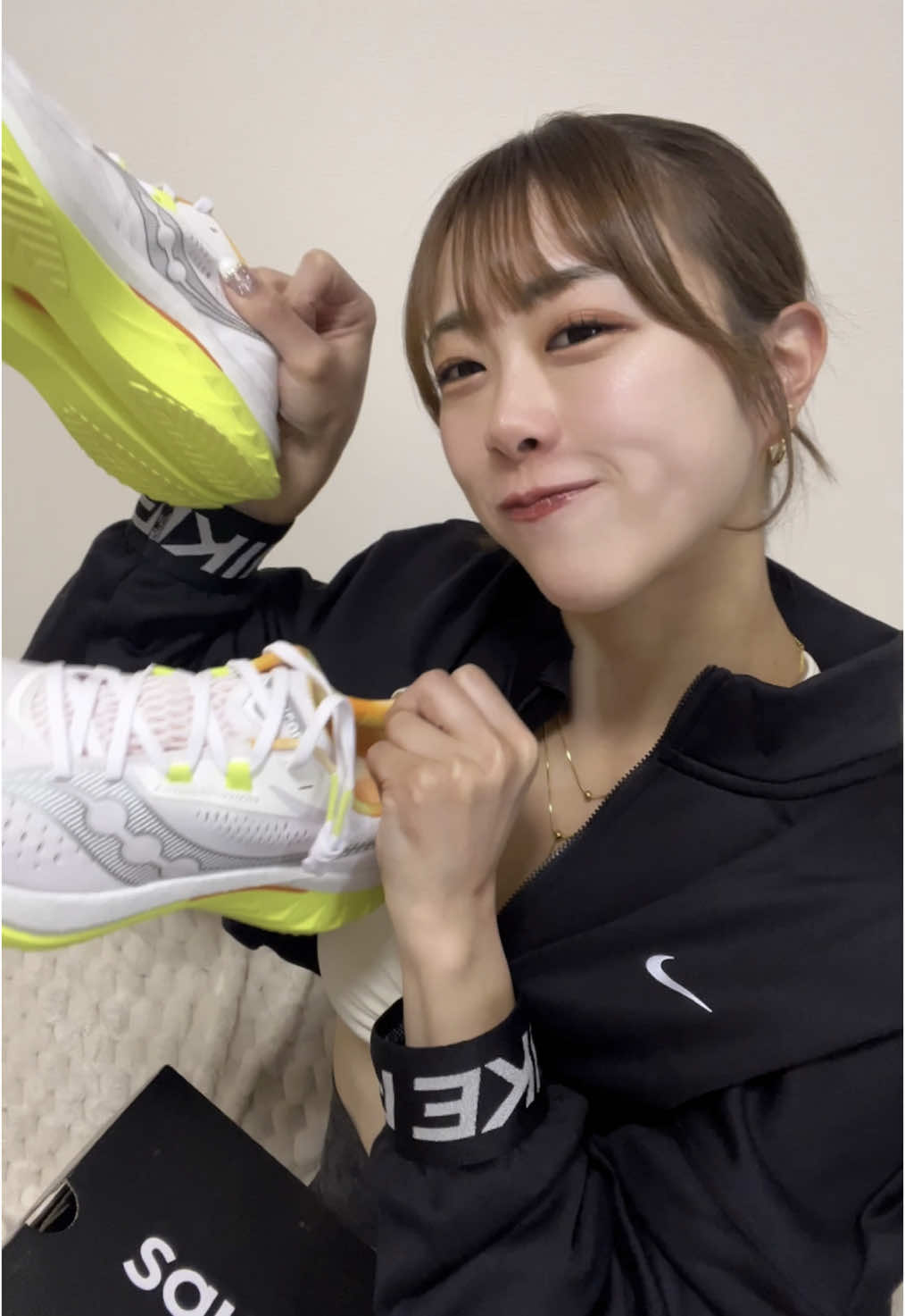 新しいランニングシューズ🏃‍♀️ 軽くてとっても走りやすい✨ ＊ 桜も咲いてきて、お花見しながらランニングできて 気持ちよかった🌸✨ 帰ってから、鼻うがいとアイボン必須💪花粉対策 ＊ #PR #saucony  #ランニングシューズ　#ランニング #ランニング女子 #run #Running  #runninggirls