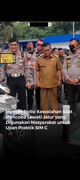 Mereka yg buat Peraturan, tapi mereka juga yg gabisa ngasih contoh Peraturanya🫵🤔LADUSING oh LADUSING!! #polisi #polisiindonesia  #polri #polripresisi #polriindonesia  #polda #polsek #polres  #buatsim #suratizinmengemudi  #netizen #netizenindonesia  #ngakak #lucu  #lawak #kocak  #tiktoklucu #tiktokkocak  #viral #viralvideo #viraltiktok  #fyp #fypシ゚ #fypindonesia  #fypage #fyptiktok #bestvideo 