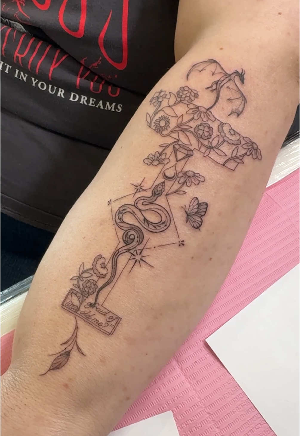 Black or colored version? #taylorswift #taylorswifterastour #taylorswifttattoo 