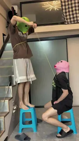 Invite your friends to watch the back-of-hand challenge, the blind guessing challenge and the chestnuts from the fire challenge #fungame #funnytiktok #funnyvideos #foryou #guanbue68 