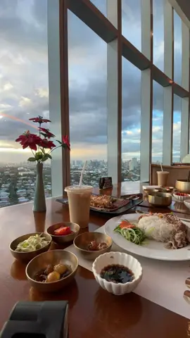 pov: eating at a revolving restaurant with a 360° view 💞#seoulsky #revolvingrestaurant #koreanfood #fyp 