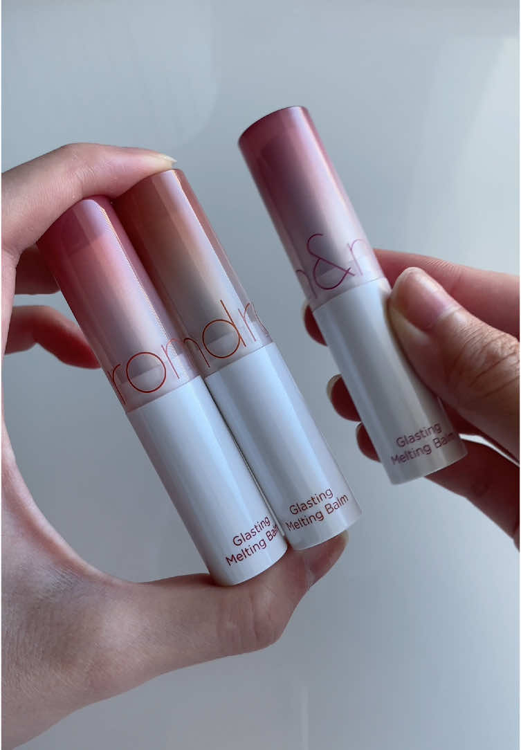 I love how Kaya fig looks tbh 💋😽 #romand #glastingmeltingbalm #glossylips #lipbalm #lipstick 