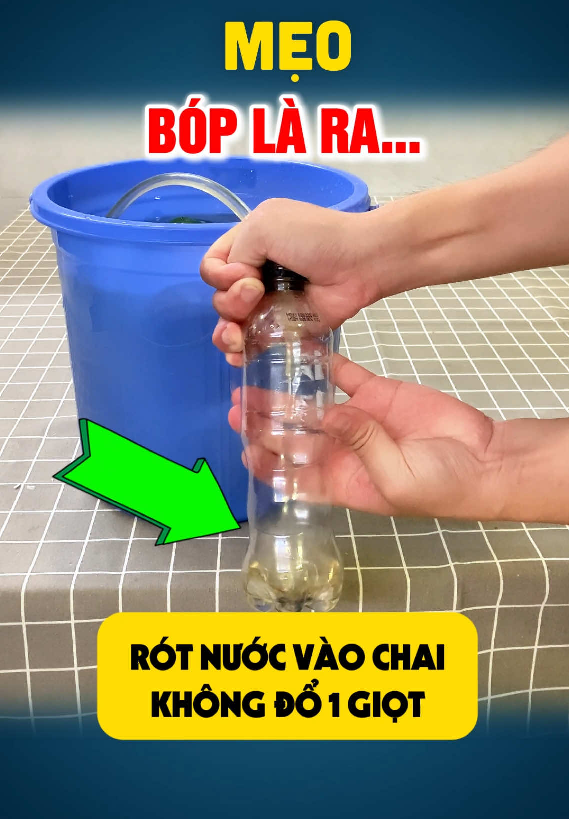 #mẹovặt 721 | Tuyệt Chiêu Đong Nước Vào Chai Không Cần Phễu Không Đổ 1 Giọt